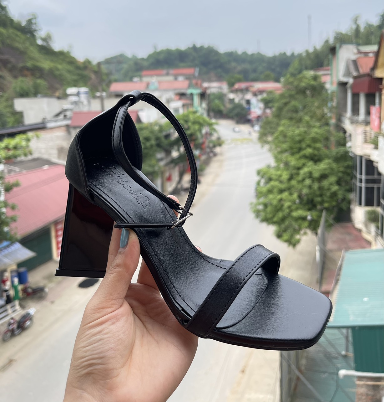Sandal quai ngang da mịn trơn bít gót gót trụ tam giác to - 9P