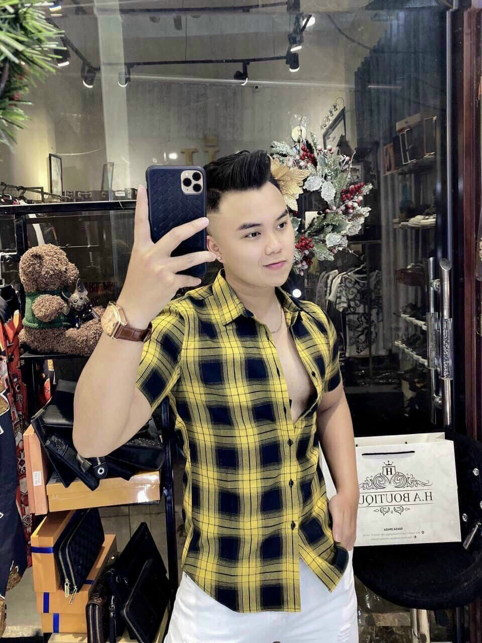 [HCM]Áo sơ mi nam ngắn tay - trơn phom body kiểu dáng Hàn Quốc siêu hot dễ kết hợp với các loại quần (Nhiều màu) ( hàng chuẩn shop 3 SIZE )
