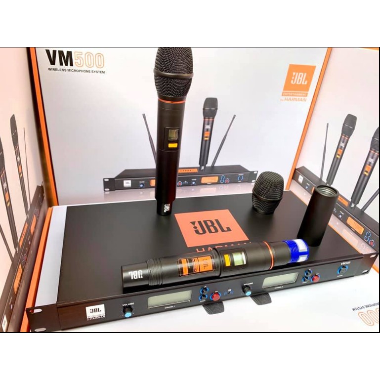 Micro không dây karaoke jbl vm500 bộ đầu thu 2 micro không dây jbl vm500, hát nhẹ chống hú, tiếng trong ấm, được trang bị tính năng cảm biến tự ngắt , sóng khỏe, sử dụng tốt, bảo hành 1 năm.