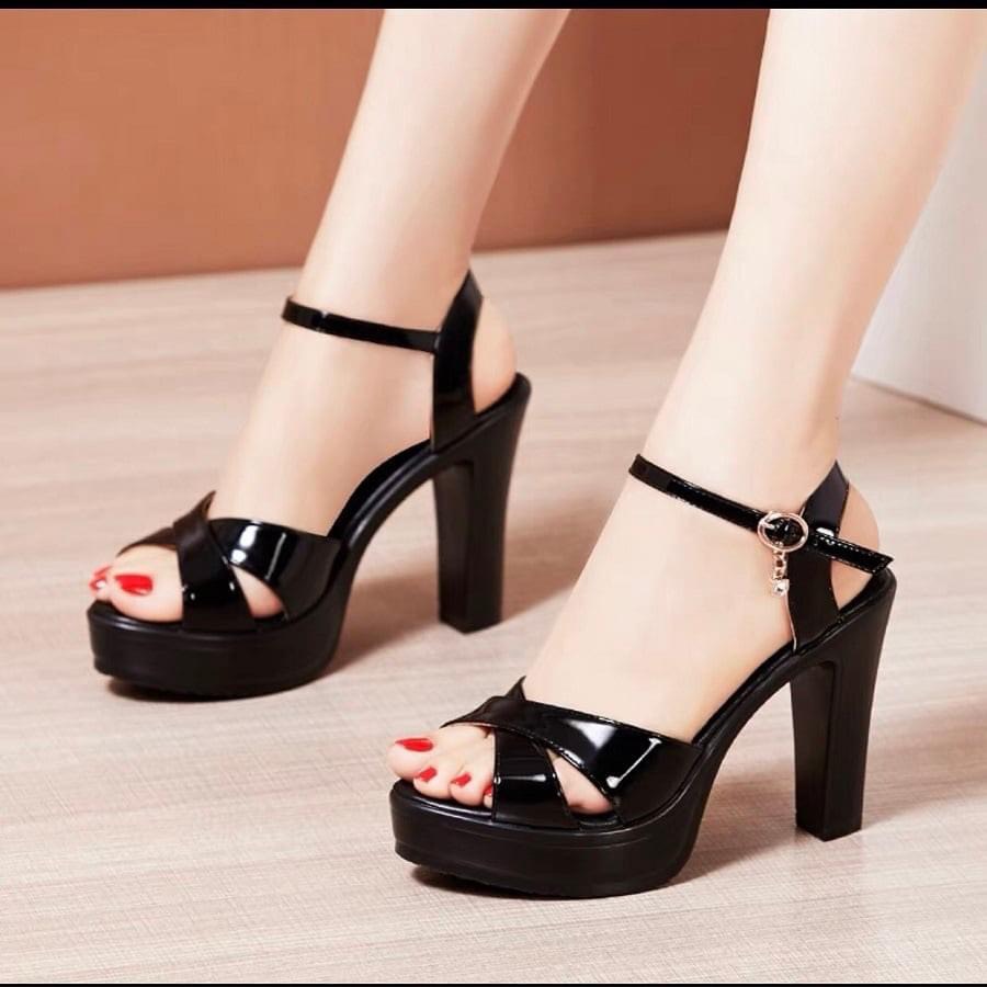 Giày sandal quai chéo 10p cao cấp.