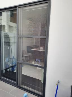 Cửa lưới chống muỗi Quang Minh dạng lùa có ray đơn (Inox 304) màu trắng sữa, xám - Miễn phí vệ sinh