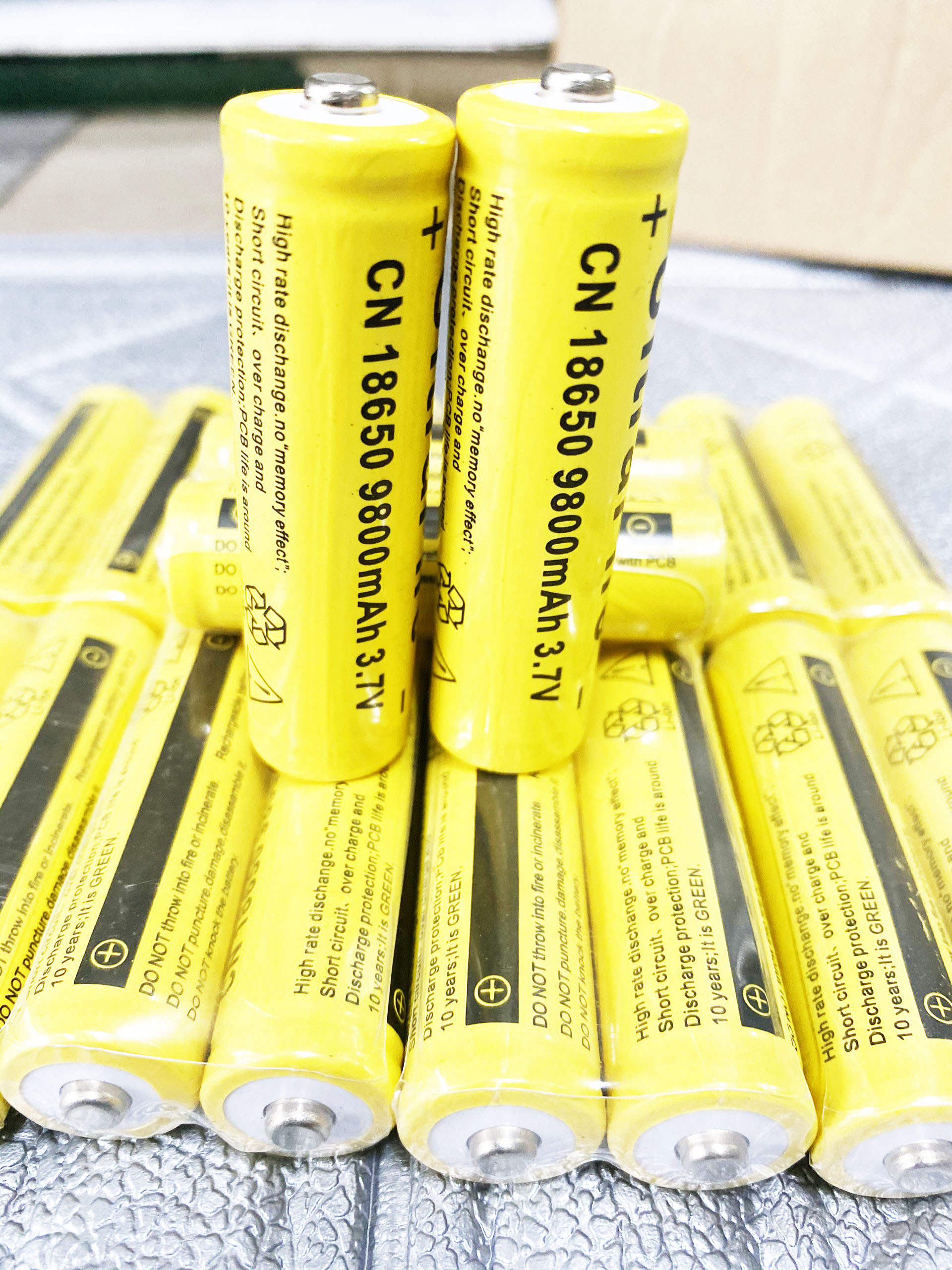 Combo 2 viên pin sạc 3.7v 18650 dung lượng cao 9800mah cho sạc dự phòng, đèn pin, quạt mini, đồ chơi