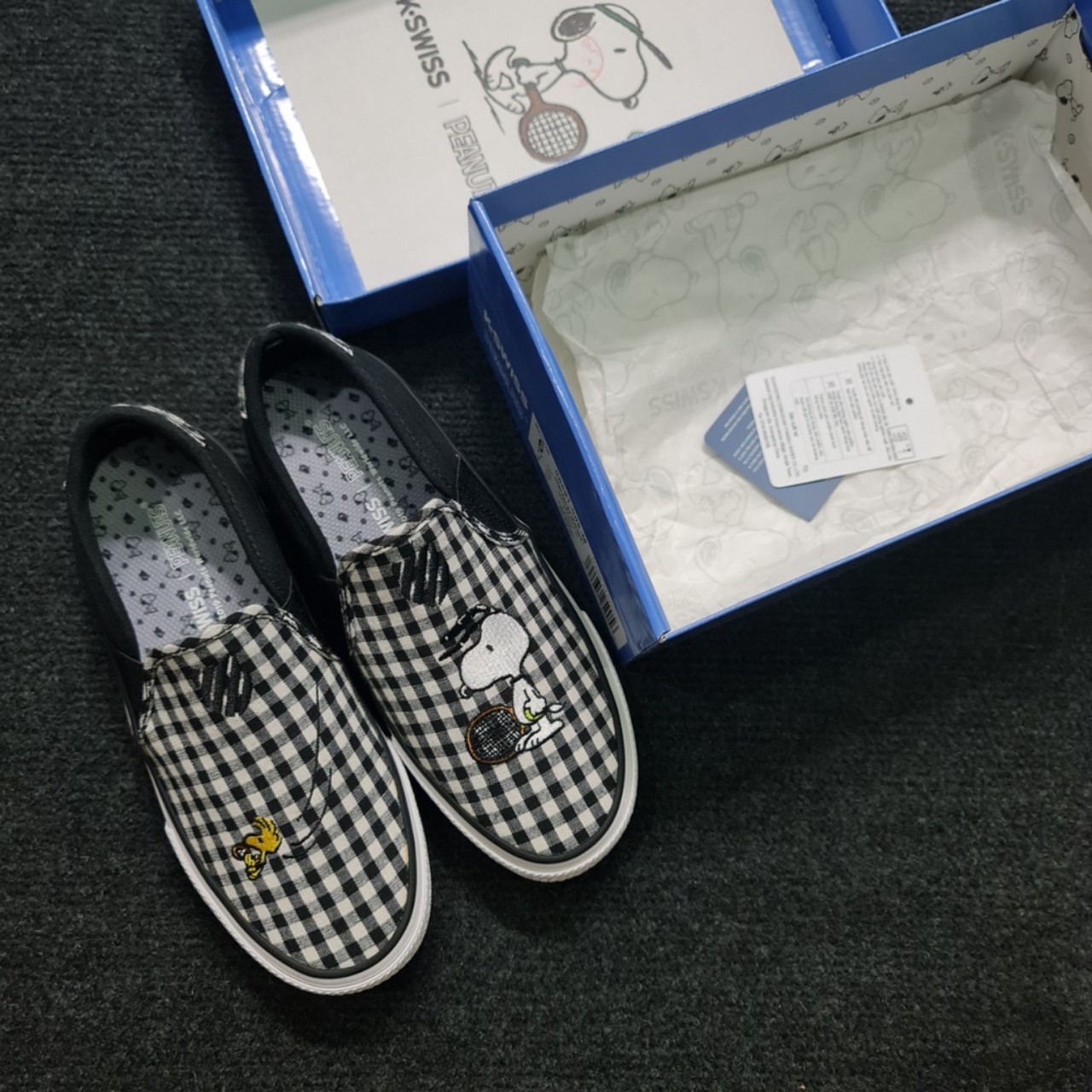 Giày Kswiss Peanuts Gang caro dành cho nữ màu trắng đen