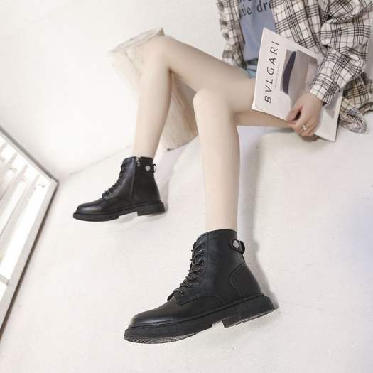 YRN701 Bốt Martin Nữ 2020 Mùa Thu Và Mùa Đông Đen Mới Bốt Cổ Thấp Đế Dày Phong Cách Anh Quốc Cộng Với Nhung Giày Bốt Xe Máy Phù Hợp Tất Cả Đôi Giày Đỏ