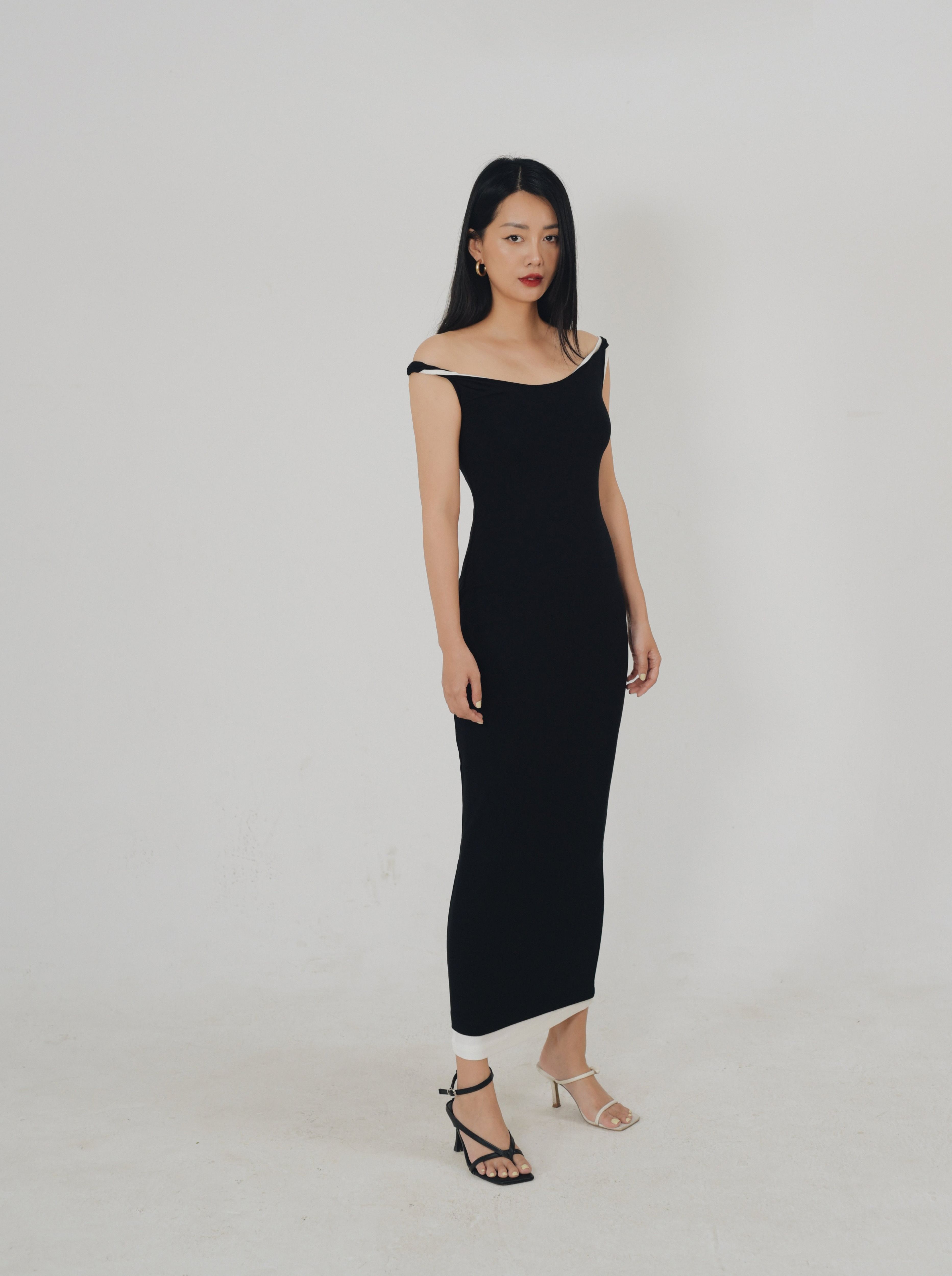 Set 2 váy dáng ôm cổ thuyền đen trắng by ther design