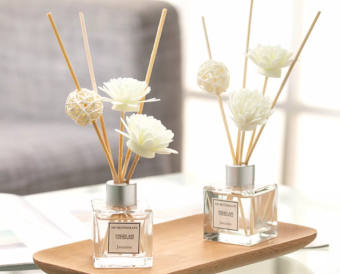 Nước hoa tinh dầu tự khuếch tán que mây, hoa gỗ trang trí phòng