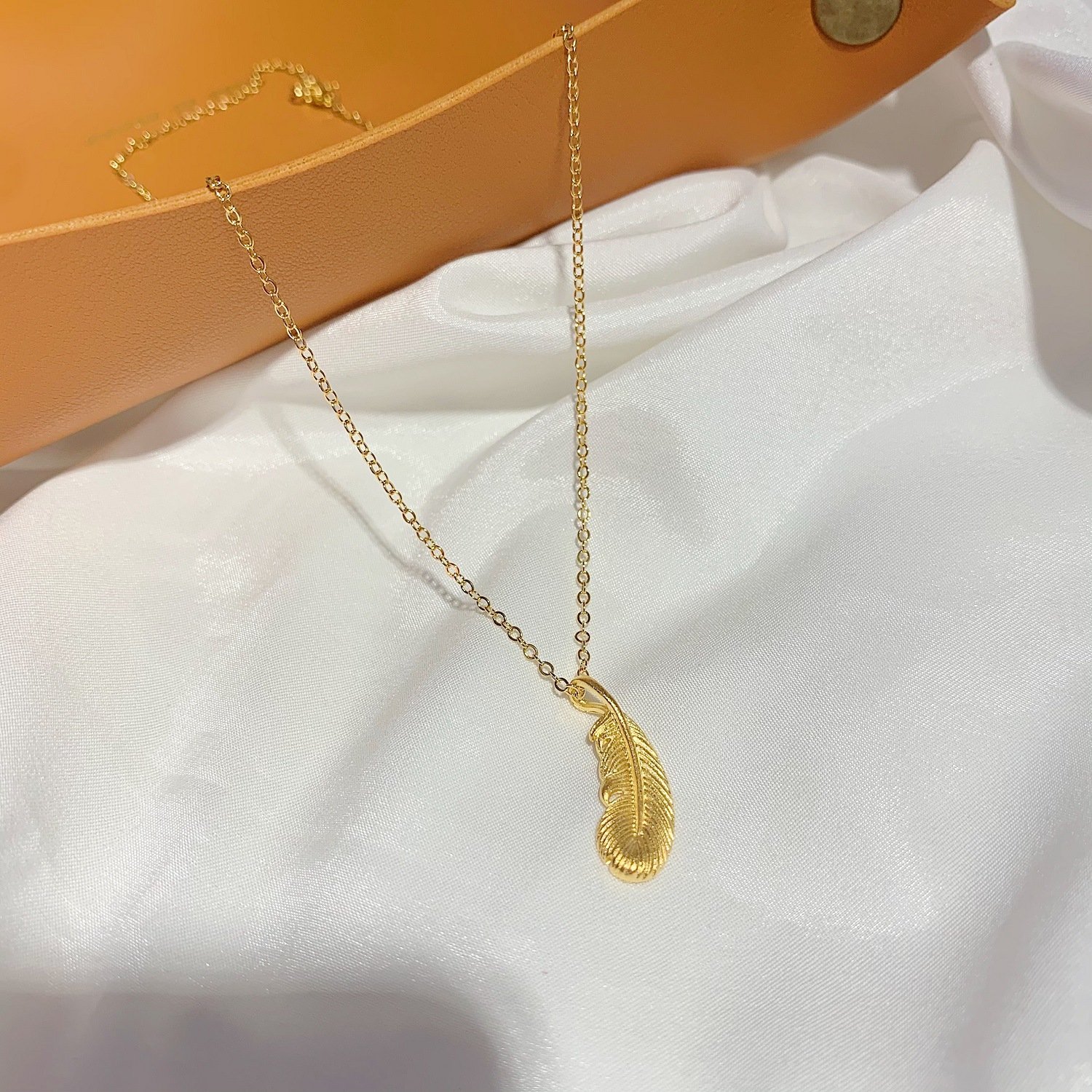 Dây Chuyền Nữ Hình Chiếc Lá Mạ Vàng 18K Cao Cấp, Vòng Cổ Mặt Dây Chuyền Nữ Thời Trang