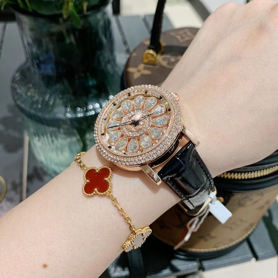 GOOD LUCK Spinning Pretty Colorful Crystals Watches Women Leather Strap  Wrist watch Quartz Rotating Zircons Watches Waterproof