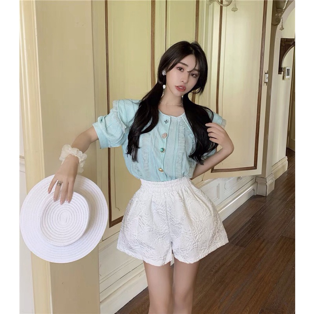 Quần short nữ ống rộng vải xốp in hoa dập nổi