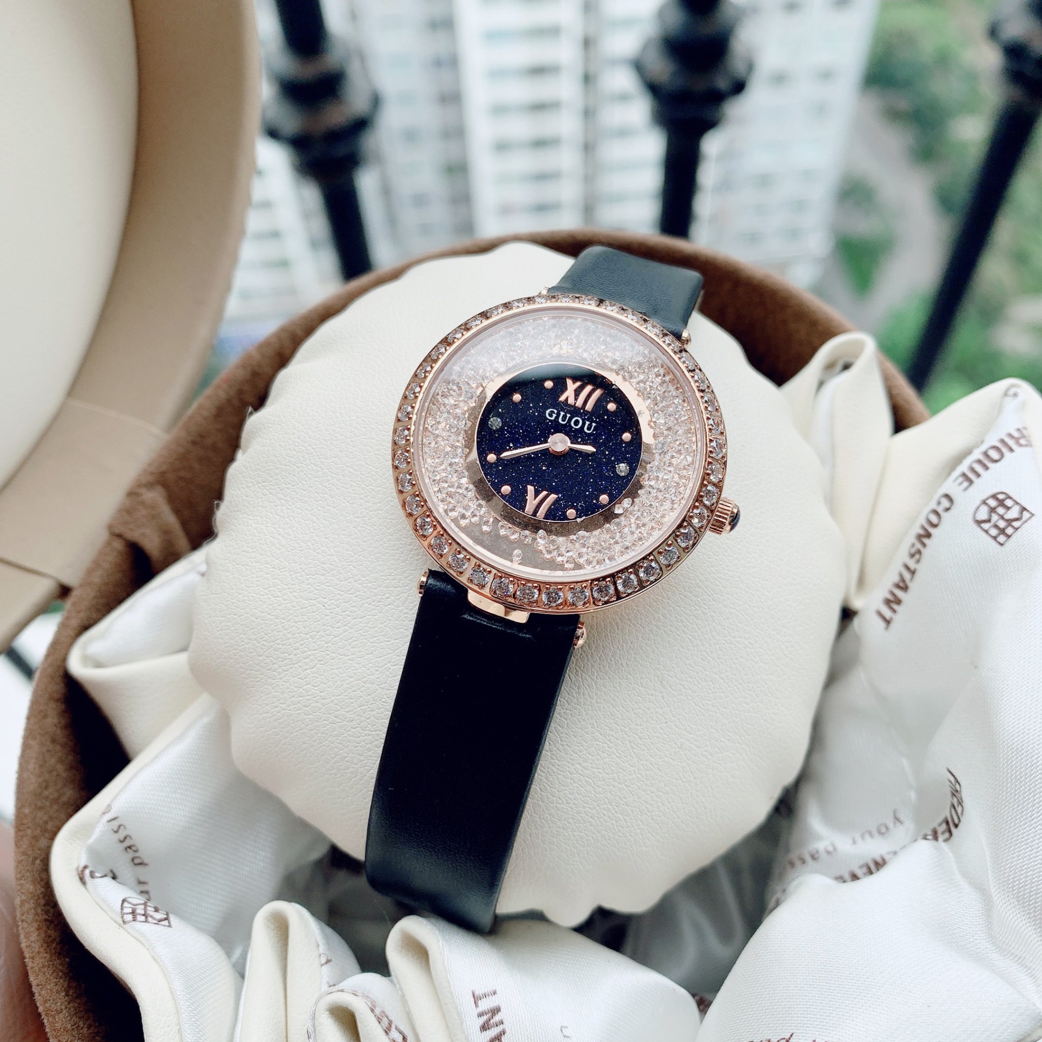 Đồng hồ nữ GUOU 8217 dây da đá chạy viền đính đá (Bảo hành 12 tháng + Tặng kèm pin)