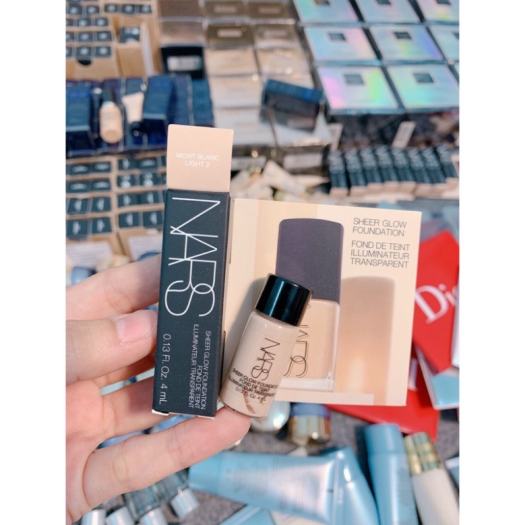 Kem nền Nars Sheer Glow Foundation mini 4ml màu medium 1