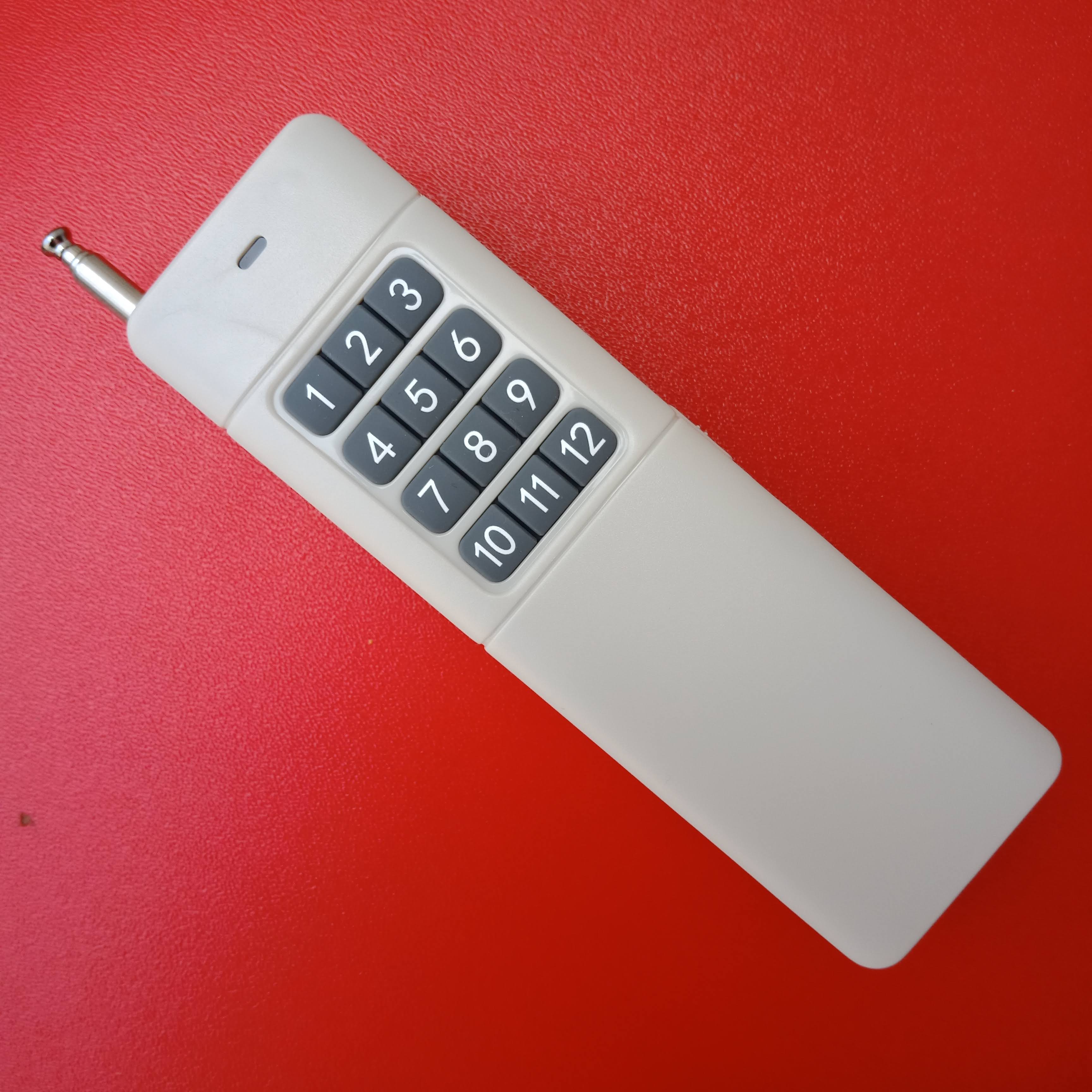 Tay remote xám 12 nút , pin 9v, tần số 315mhz / 433mhz
