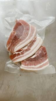 BA RỌI HEO CÓ DA RÚT SƯỜN