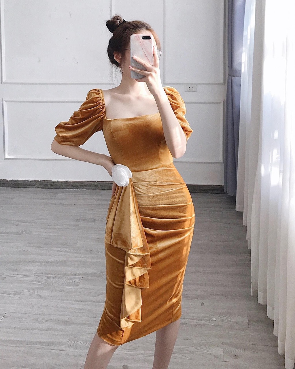 Đầm Nhung cổ vuông, tay phồng, eo nhúng bèo cao cấp.