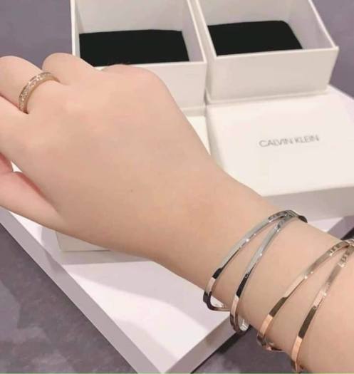 Vòng tay lắc tay titan nữ CK không gỉ không bay màu - Bảo hành 12 tháng