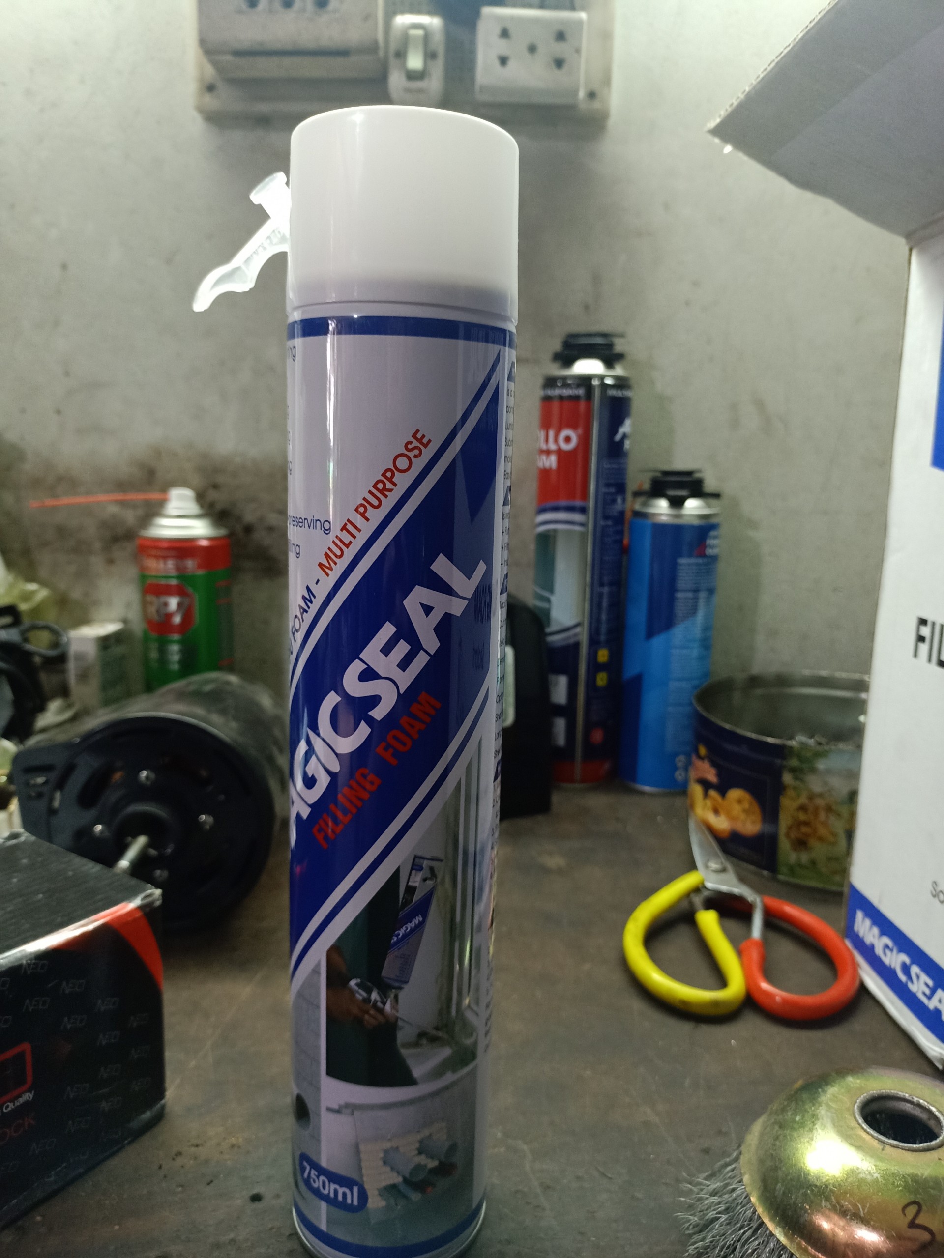 KEO BỌT NỞ MAGICSEAL FOAM CÓ VÒI