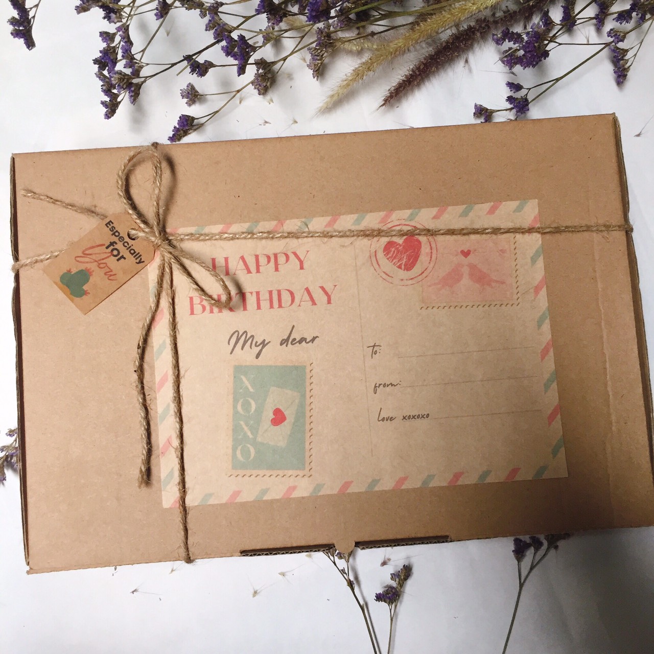 Hộp quà Happy Birthday #1 nắp gài (tag+thiệp+thư+rơm+dây) 30x20x7.5 cm