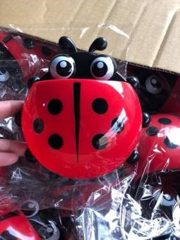 Bọ rùa để bàn chải và kem đánh răng, Ống cắm bàn chải hình bọ rùa dán tường