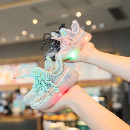 Giày thể thao trẻ em ho.a c.ú.c đế dạ quang có đèn led nhấp nháy mã GD2 HOT SALE