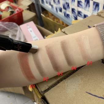 Phấn sáp kẻ mắt 2 line giúp bạn có đôi mắt to long lanh và thật quyến rũ