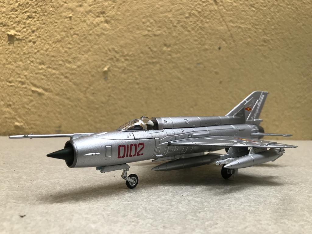 Mô hình máy bay tiêm kích mig-21 việt nam - 1:72