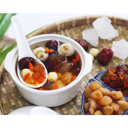 Chè Dưỡng Nhan cao cấp (Nguyên liệu tuỳ chọn) - (Long Nhãn, Táo Đỏ, Kỷ Tử, Tuyến Yến, Nhựa Đào, Nấm Tuyết, Bồ Mễ, Hạt Sen, Đông Trùng Hạ Thảo) - Hương Thảo Mộc