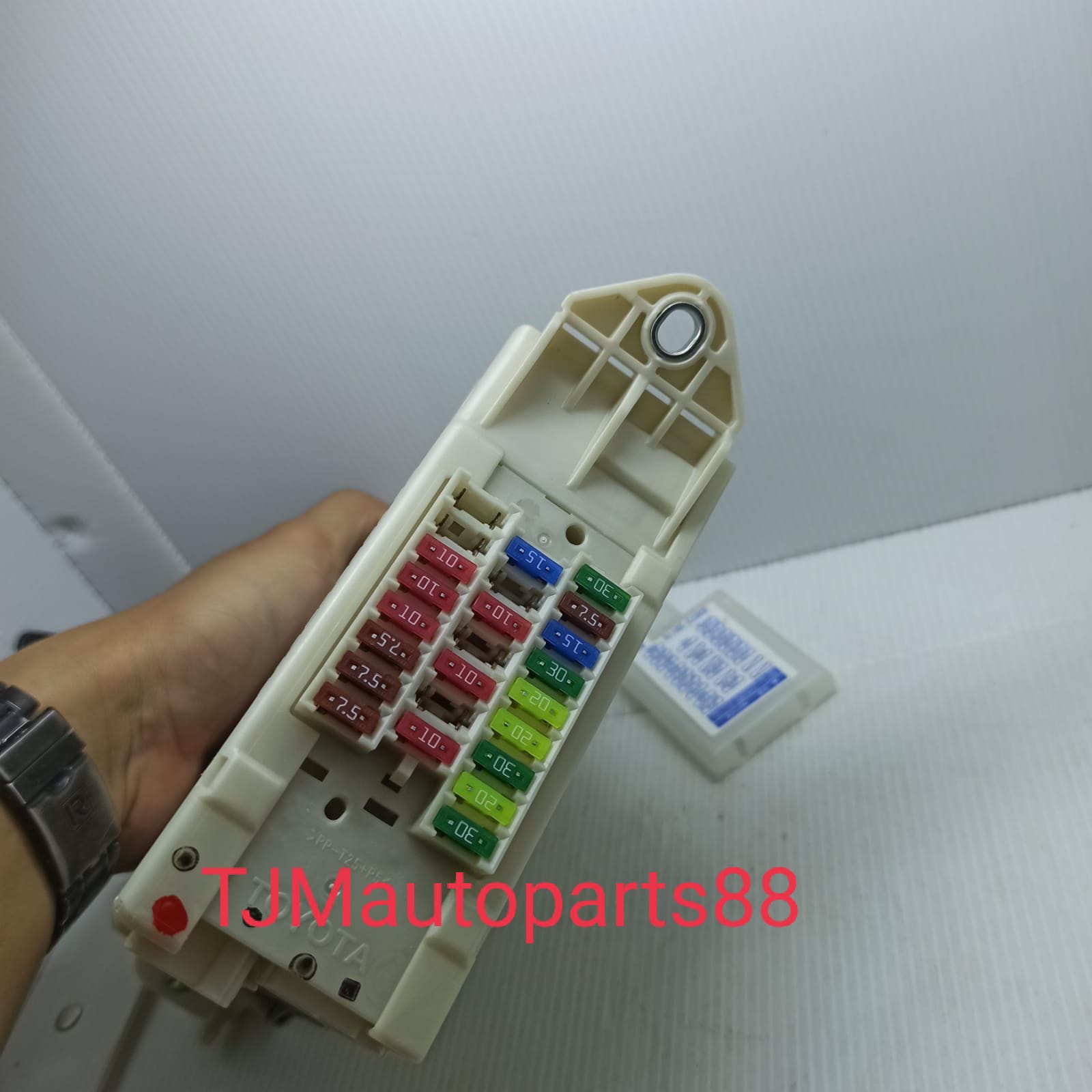 Fuse Box Komputer Body Block Assy Drive 82730-28322 Noah Voxy Nav1 Original Harga 2,000,000 rupiah*Gratis Ongkir