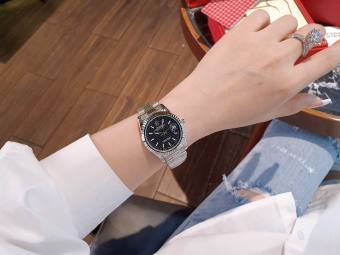 Đồng Hồ nữ Thụy Sỹ Sang Trọng , Đồng Hồ rolex , Dây Thép Cao Cấp Chống Rỉ, Mặt Kính Sapphire Chống Chầy, Vỏ Thép Cao Cấp Không Rỉ, Chống Nước Chuẩn. (Bảo Hành 12 Tháng)