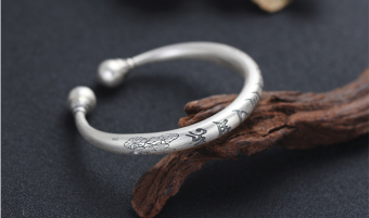 VÒNG TAY KHẮC OM MANI PADME HUM TÂY TẠNG - VT220