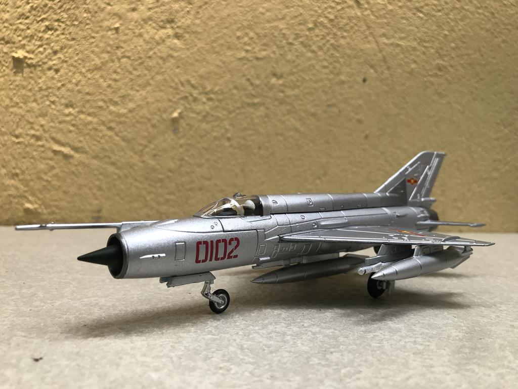 • máy bay mô hình mig-21 việt nam 1:72