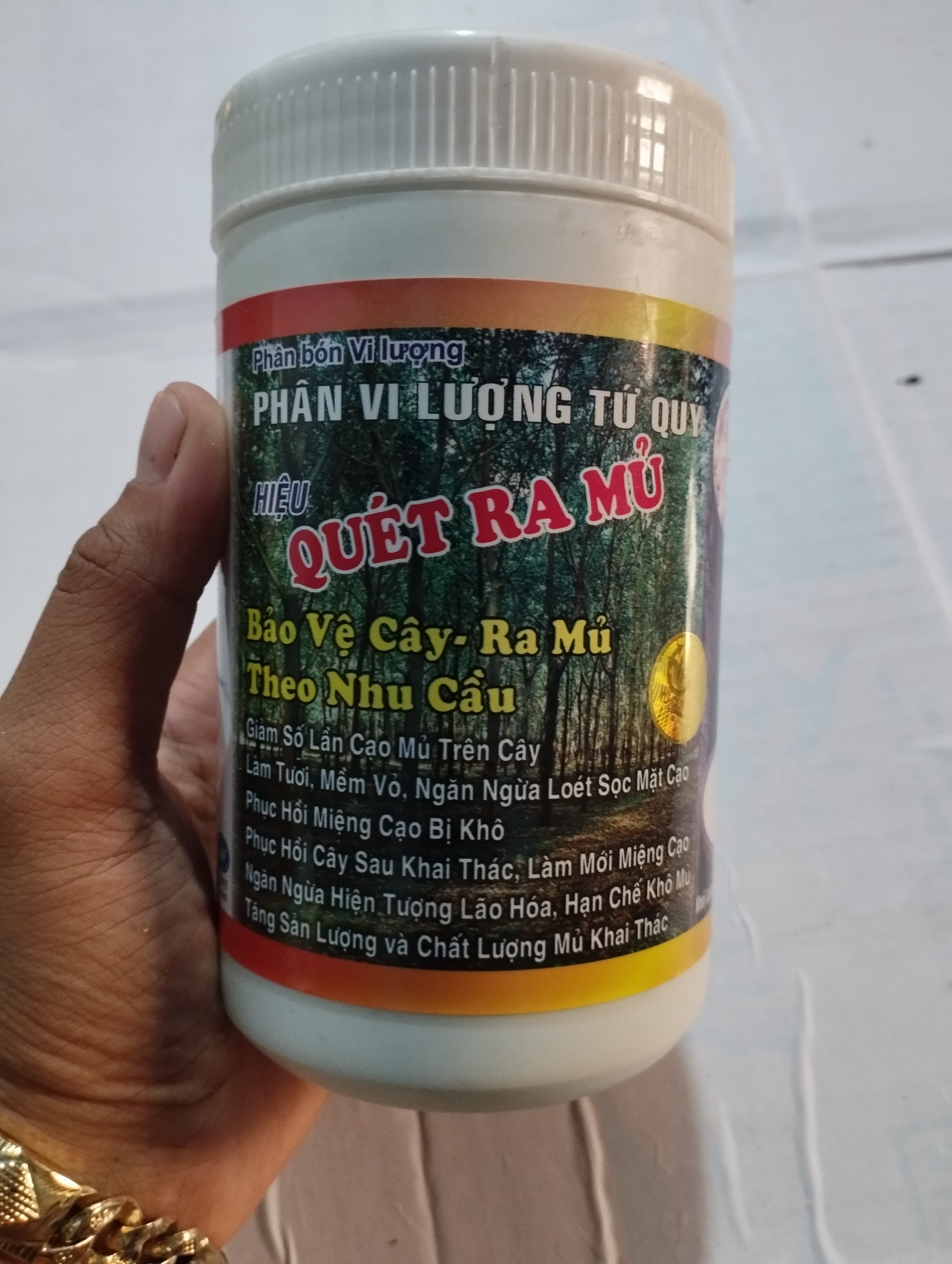 Kích thích ra mủ cao su tứ quý