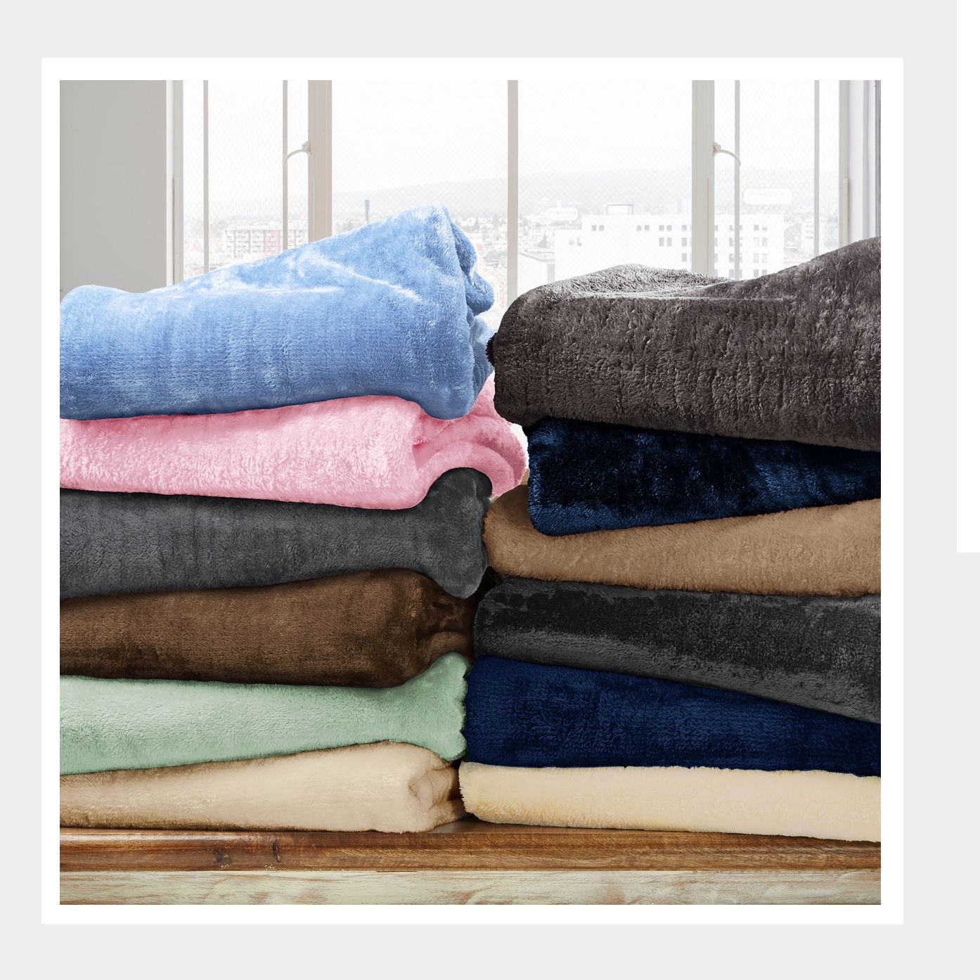 SANTAS ผ้าห่มอเนกประสงค์ รุ่น Raschel ดีไซน์ Classic ขนาด 70" x90 " ราคา 1,560 บาท*ส่งฟรี