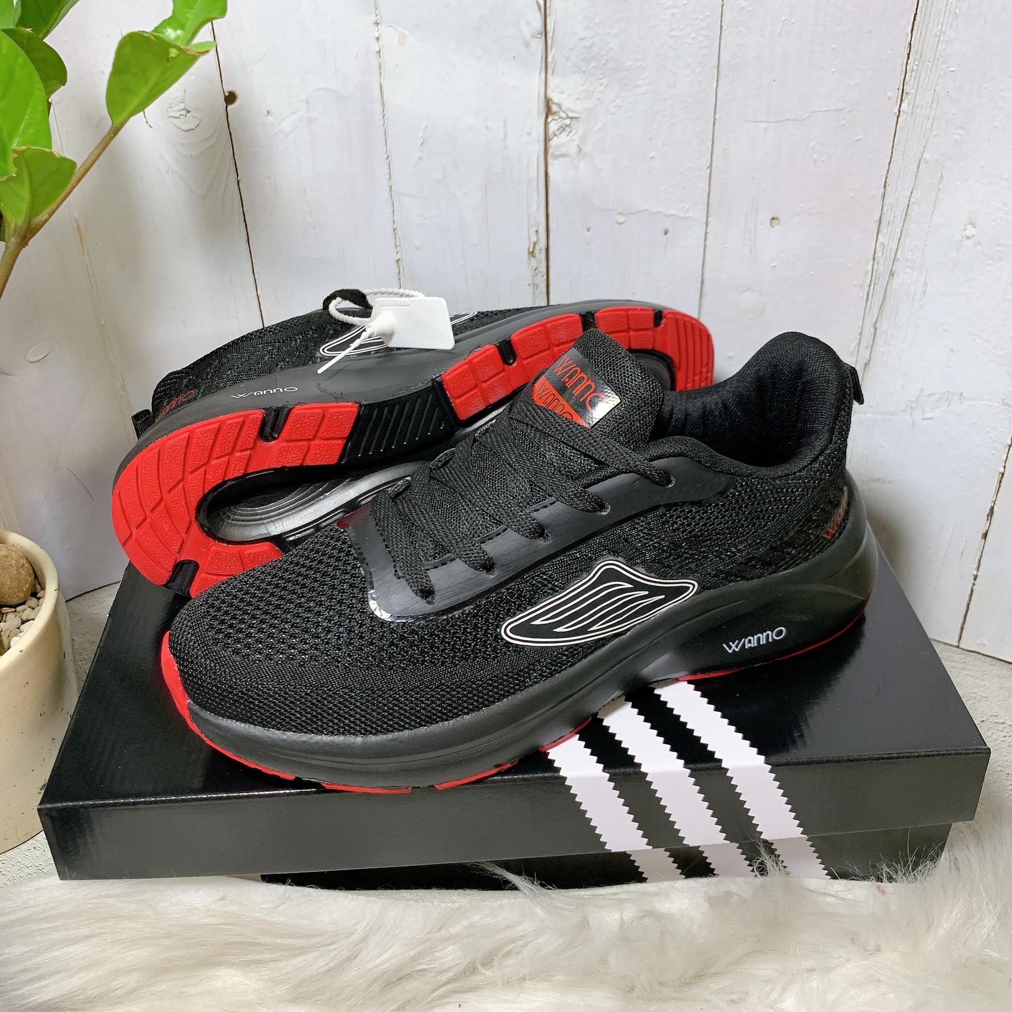 [HCM][ảnh thật] Giày thể thao nam nữ cặp trắng đen hàng chuẩn êm nhẹ - kèm hộp