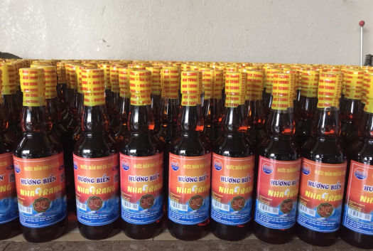 01  thùng nước Mắm cá cơm Hương Biển  loại 30 độ đạm 6 chai x 500ml = 3 lít