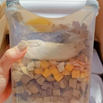 Thịt sấy khô/ Thức ăn sấy khô cho Chó Mèo hộp 650gr