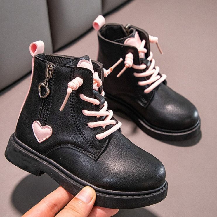 Giày Boot da cho bé gái hình trái tim HT109