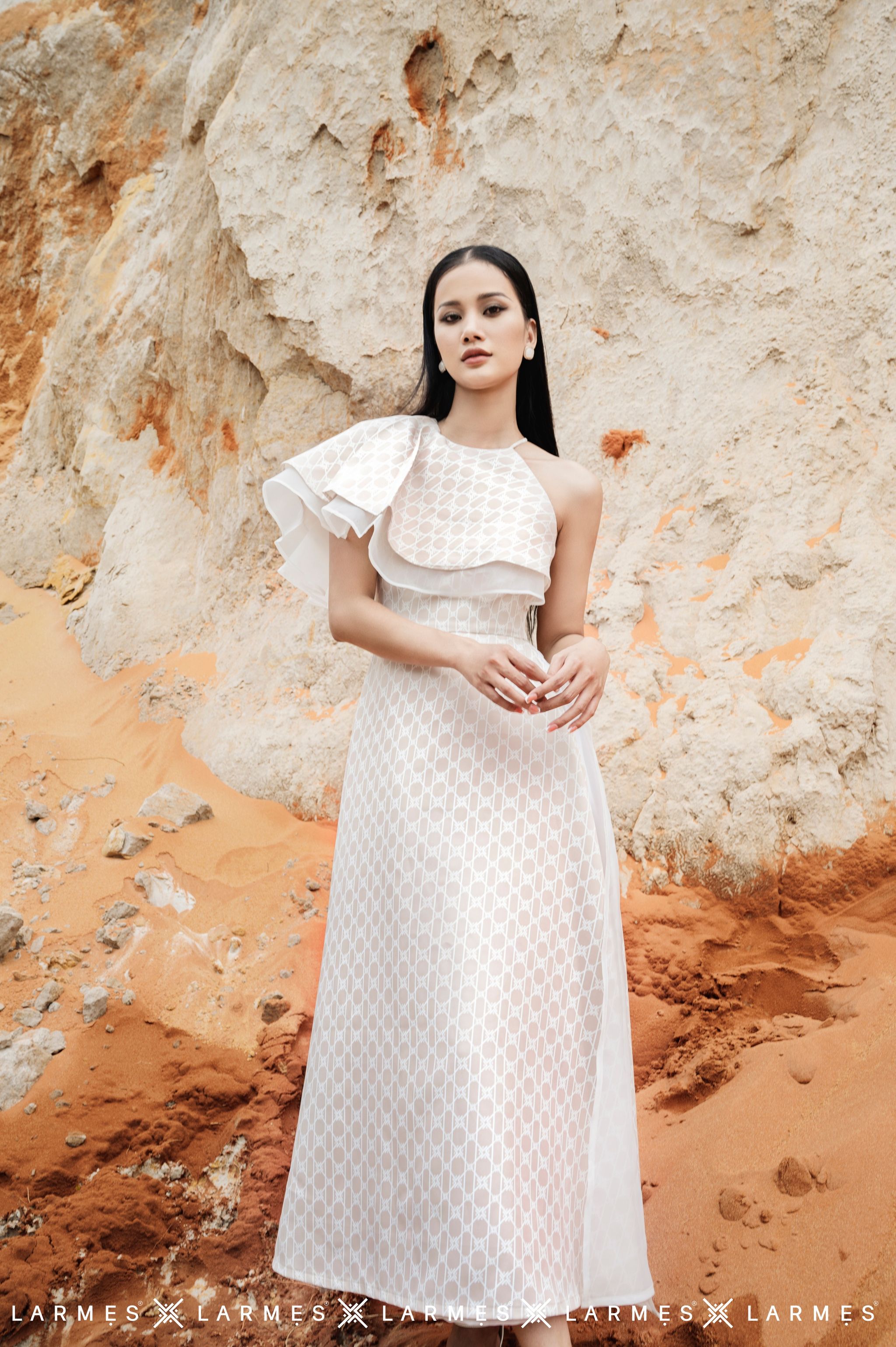 Larmes - sahar asymmetric sleeves dress
