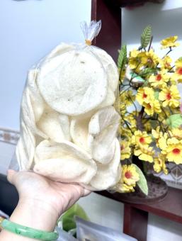 Bánh phồng tôm chiên sẵn, giòn rụm, phù hợp cho tất cả mọi người