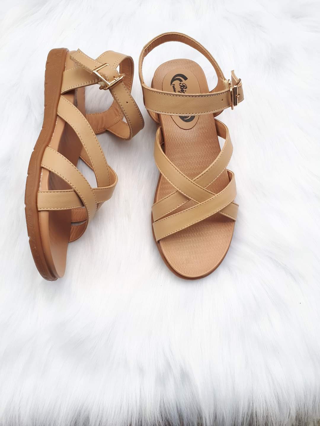 Sandal nữ đế bằng da bò thật cao cấp vi vi s701,đế cao 2cm