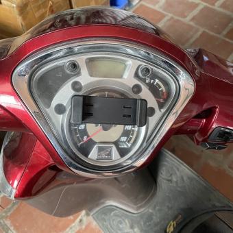 Giá kẹp điện thoại gắn xe máy nhỏ gọn tiện lợi