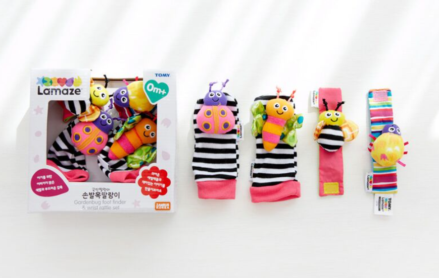 Lamaze Gardenbug Foot Finder and Wrist Rattle Set : Lamaze: : Toys  & Games
