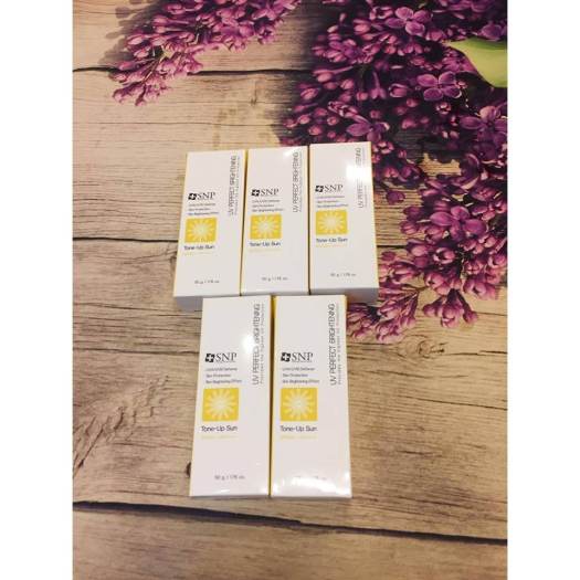 Kem chống nắng có màu SNP UV Perfecting Brightening Tone Up Sun