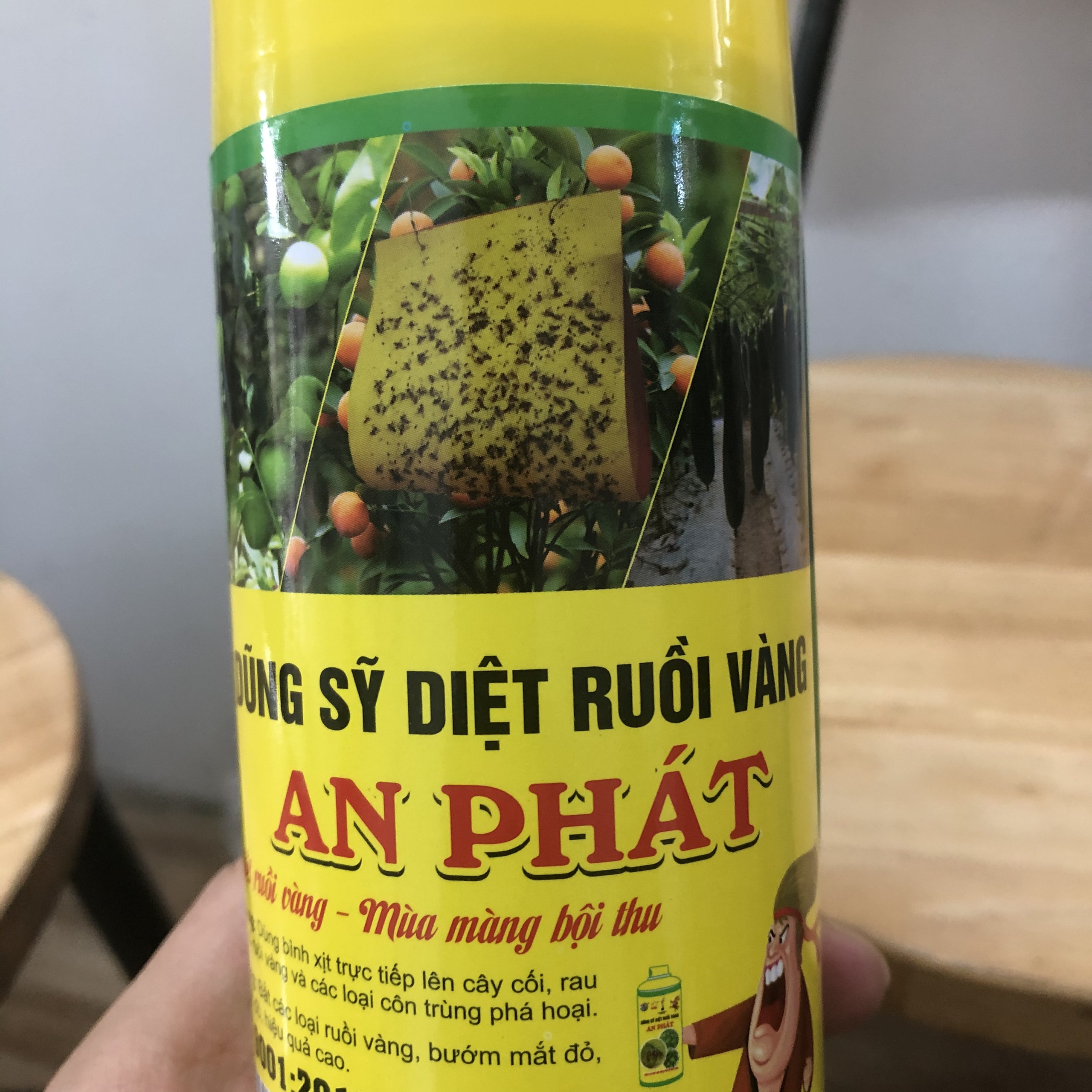 Chai xịt dính ruồi vàng đục trái An Phát ; Thuốc diệt ruồi vàng An Phát; Bẫy dính ruồi vàng An Phát; Chai xịt bẫy dính ruồi vàng An Phát; Bẫy ruồi vàng An Phát