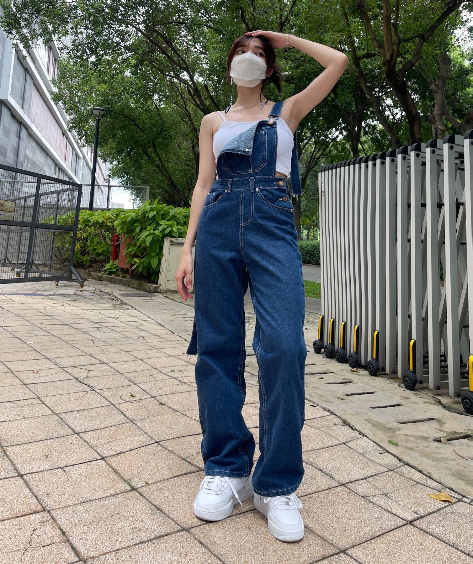 Quần Yếm Jean xanh ống suông phong cách Hàn Quốc