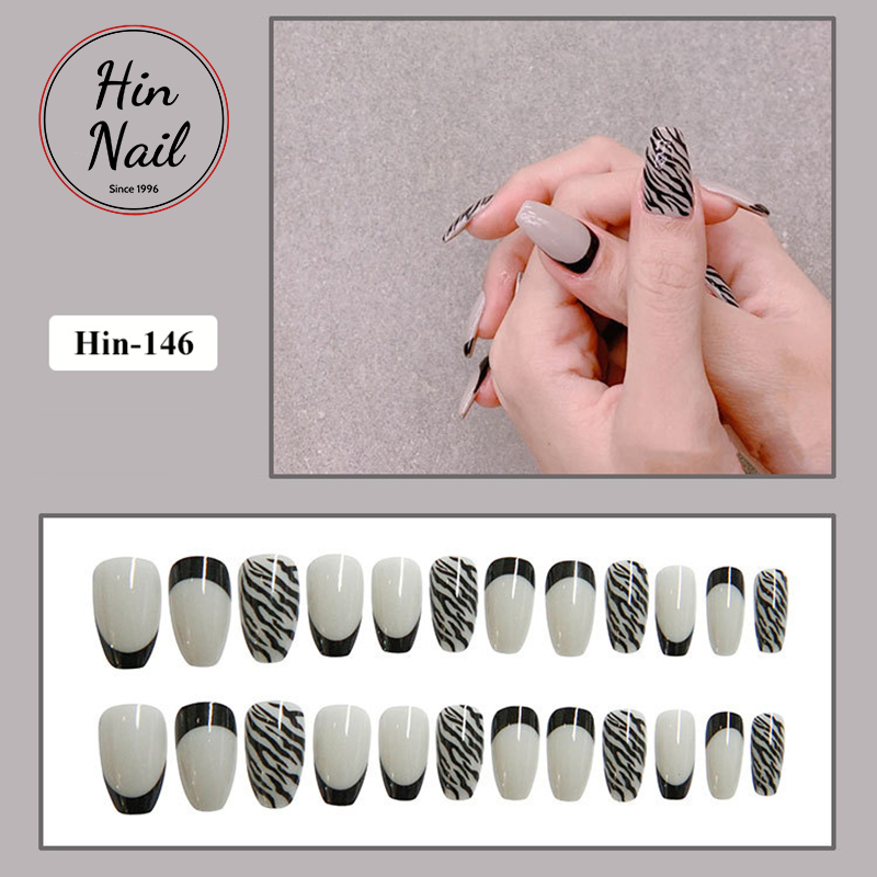 Móng tay giả form dài họa tiết sang chảnh hottrend
