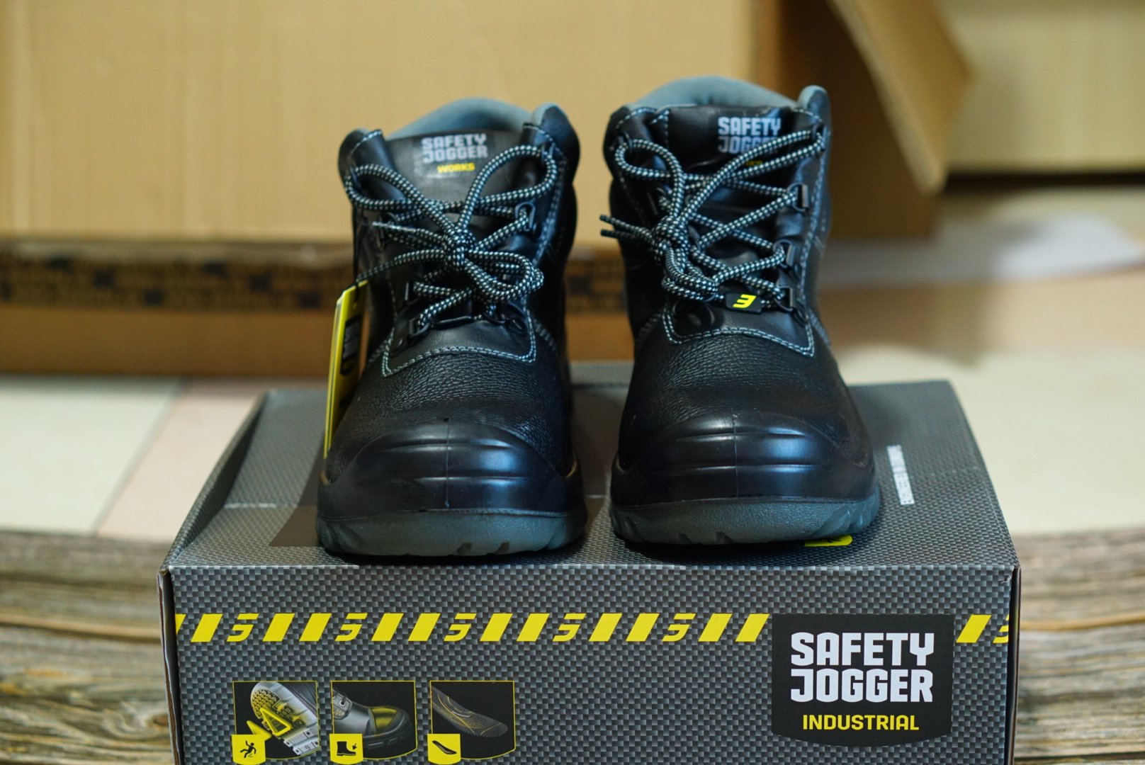 Giày bảo hộ lao động nam Jogger Bestboy S3 cổ cao, chống nước - Giày Safety Jogger chính hãng