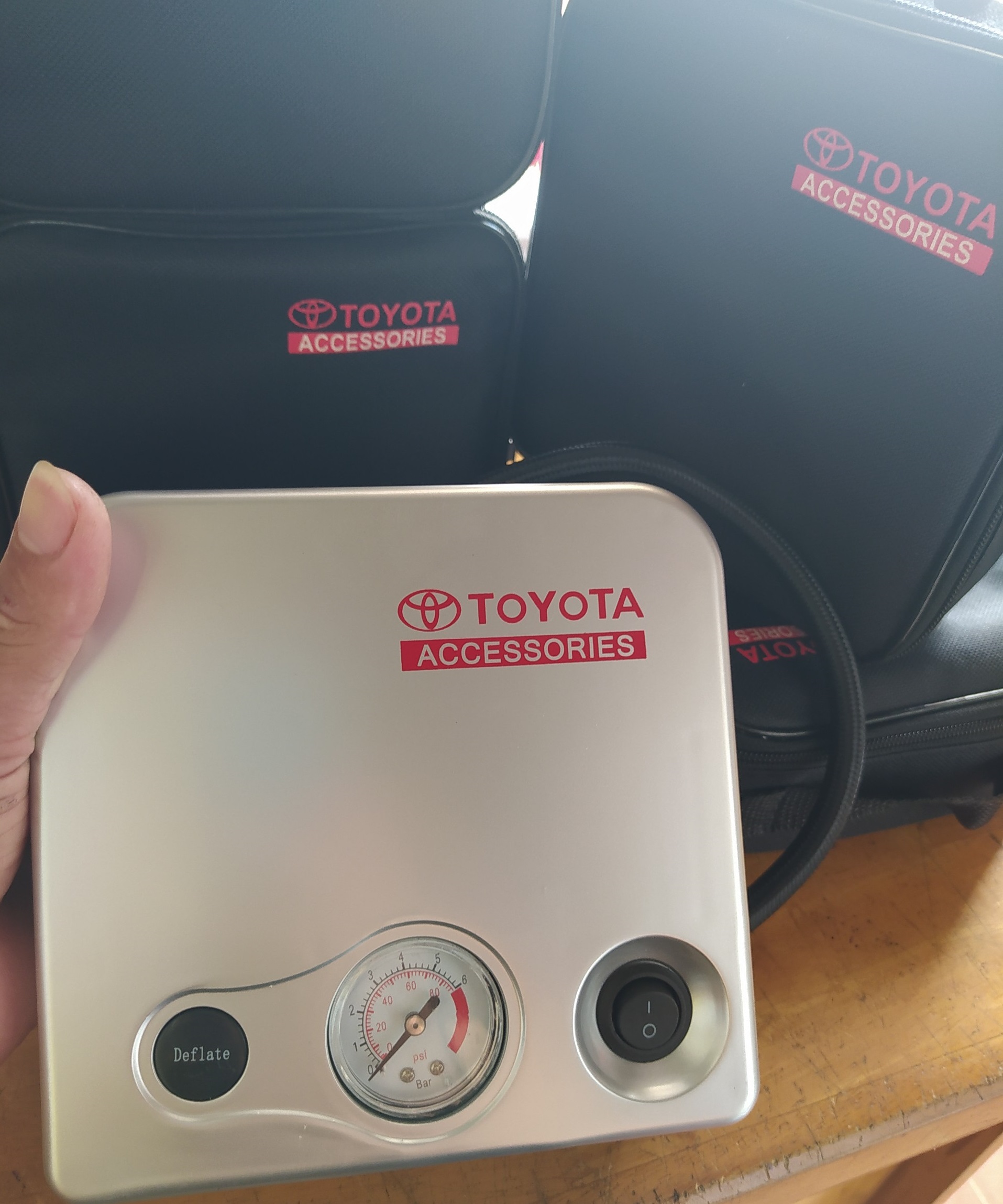 Máy bơm lốp ôtô Toyota chính hãng mạnh mẽ và siêu bền - Bạn đồng hành trên những chuyến đi xa