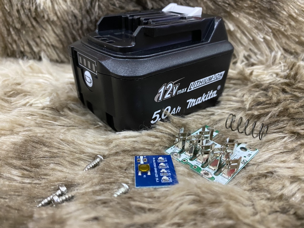 Vỏ, Mạch Pin Makita 10.8V - 12V Max Li-Ion Trượt, Led Báo Pin Và Nhận Sạc Zin.