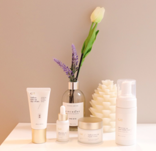 Bộ 4 sản phẩm dưỡng da Gillaa / Bộ dưỡng trắng  Gilaa Saffron Tone Up Repair / Bộ xoá mụn Gilaa Blemish Repair