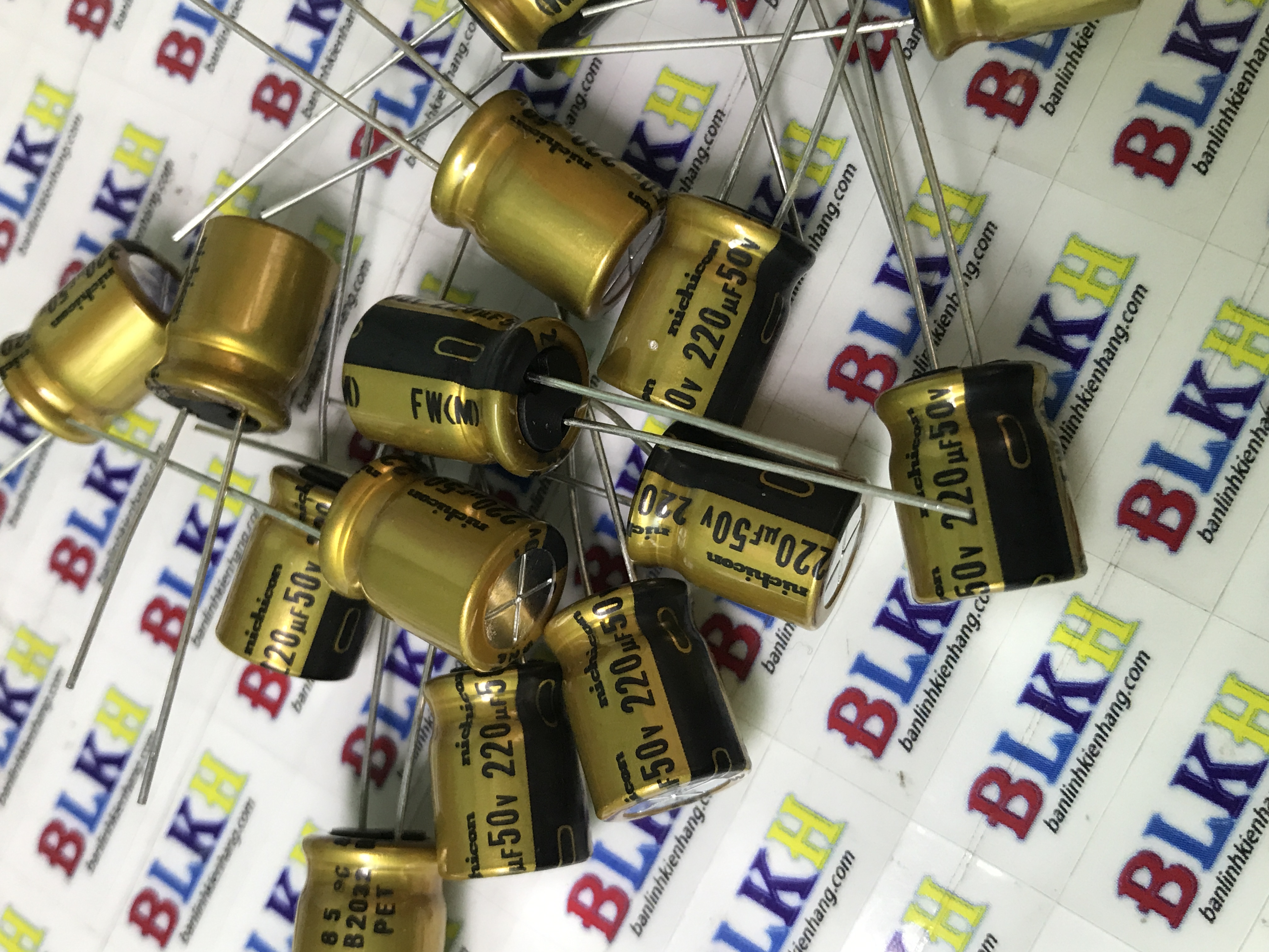 Combo 2 con tụ âm thanh 50v 220uf 10x12 chinh hãng nichicon fw